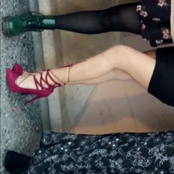 Maroon heels - Picture 3 of 3